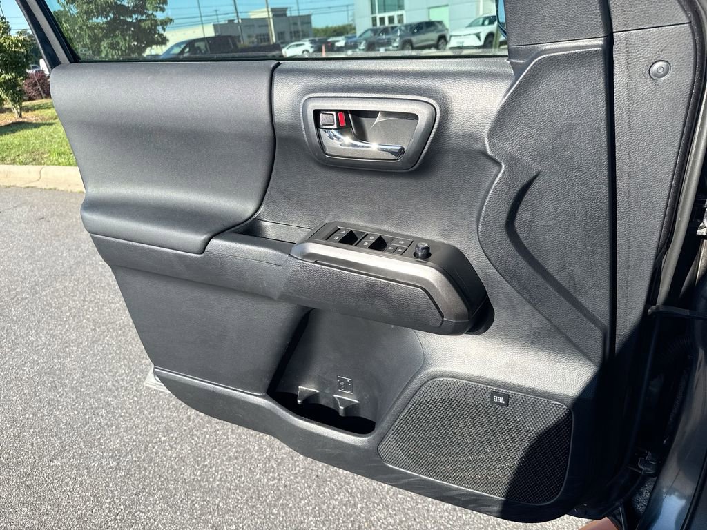 Used 2019 Toyota Tacoma TRD Sport AWD/4WD image 17