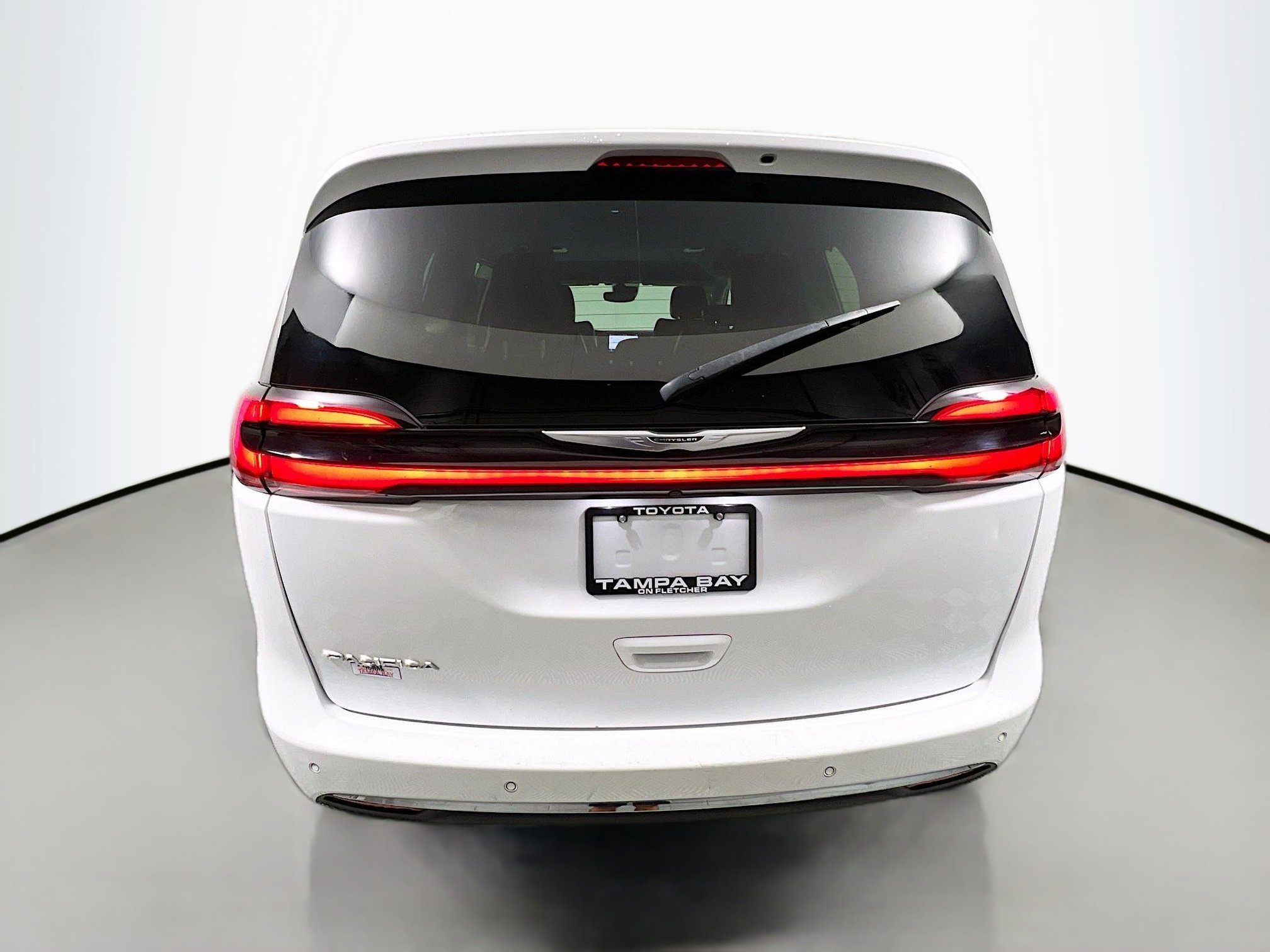 Used 2022 Chrysler Pacifica Touring-L image 6