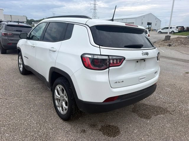Used 2024 Jeep Compass Latitude AWD/4WD image 4