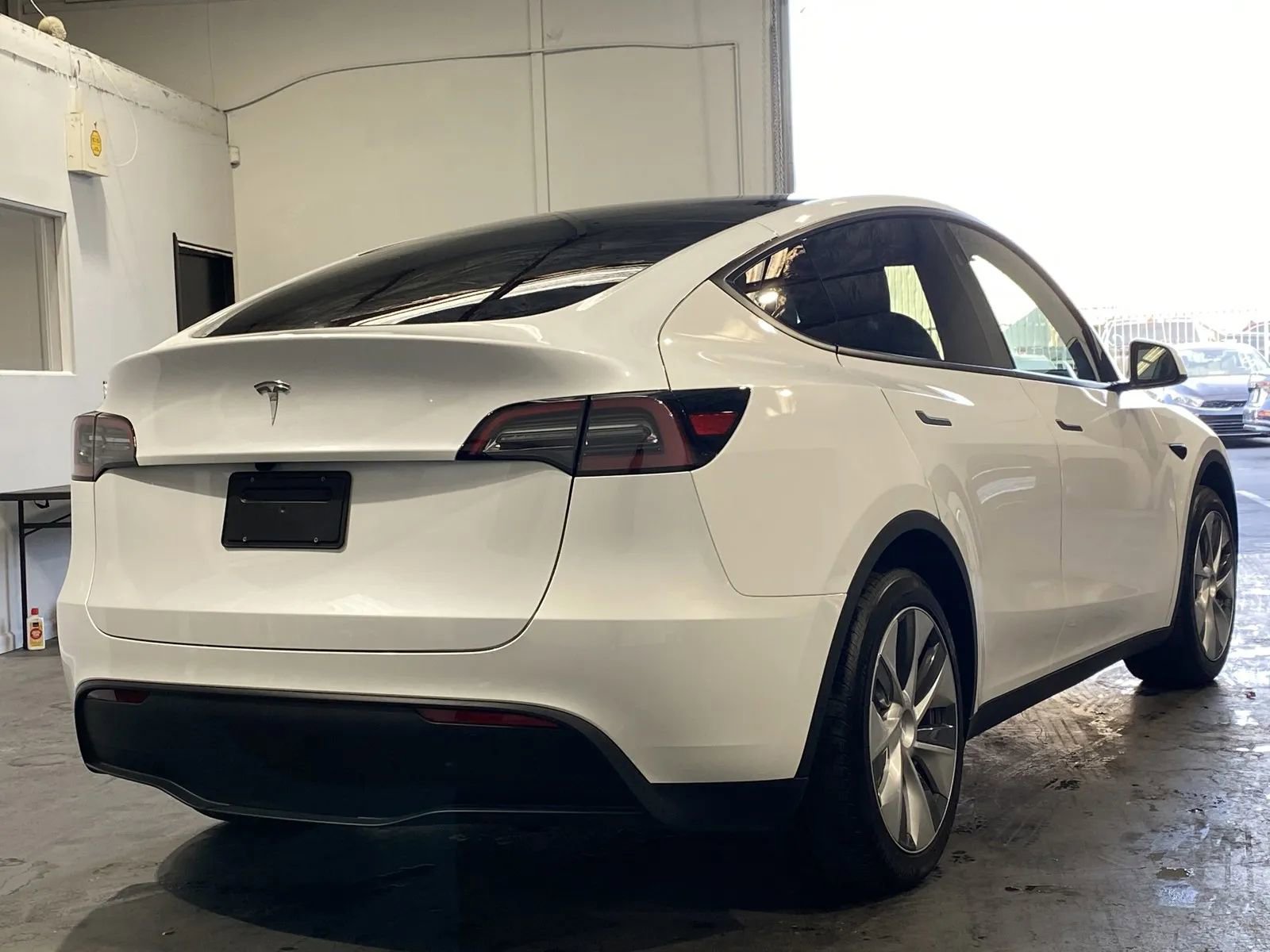 Used 2023 Tesla Model Y 2WD image 4