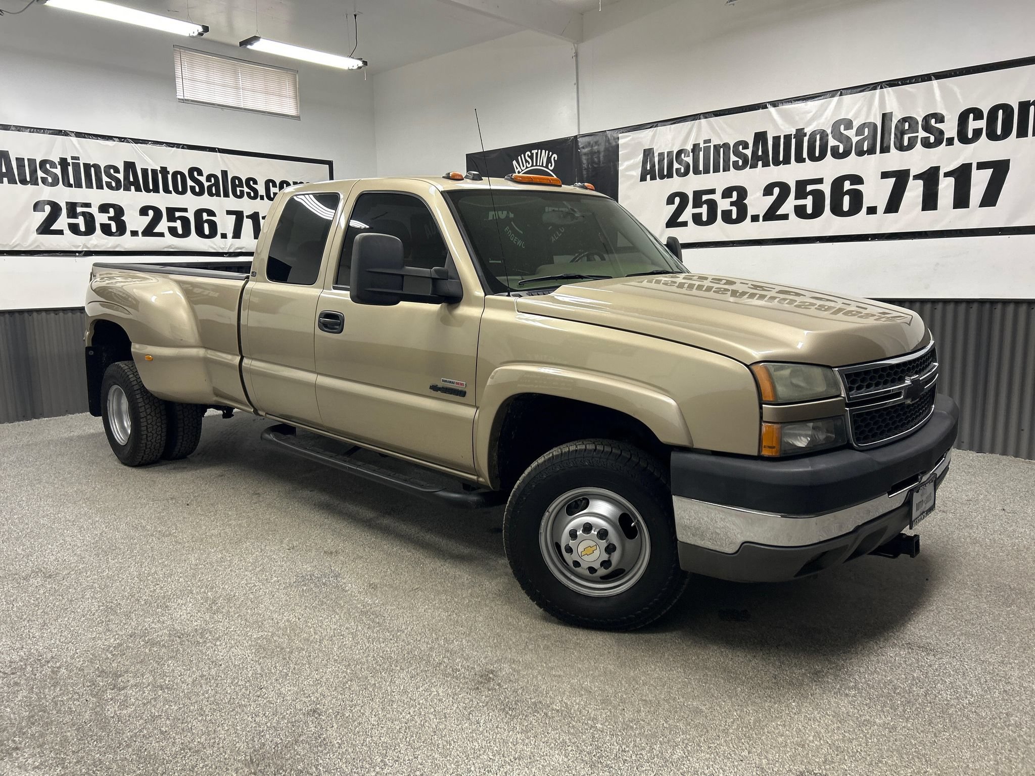 Used 2005 Chevrolet Silverado 3500 LS w/ Heavy-Duty Power Package AWD/4WD image 1