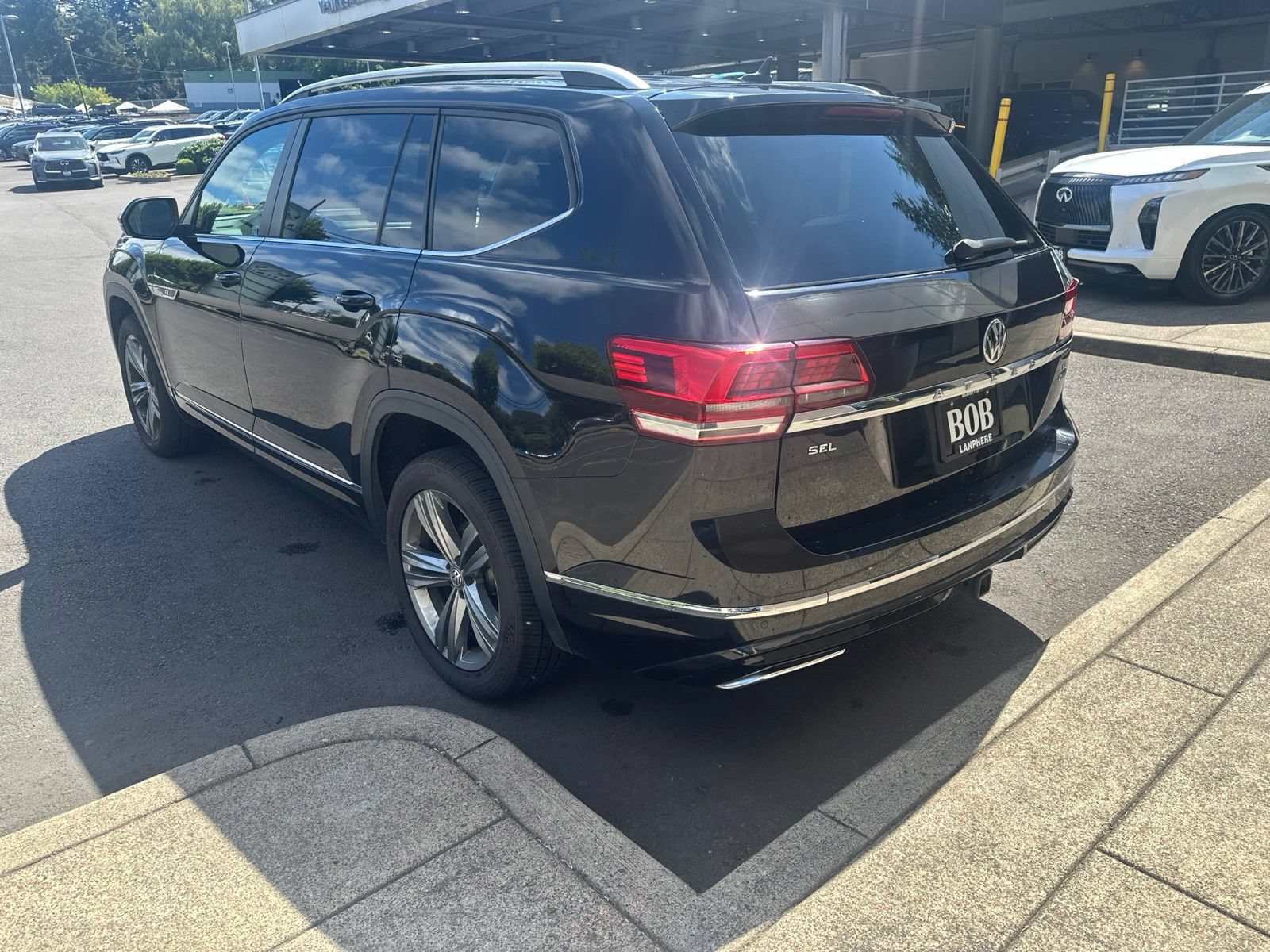 Used 2019 Volkswagen Atlas SEL R-Line AWD/4WD image 3