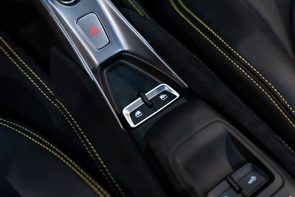 Certified 2021 Ferrari F8 Tributo RWD image 38