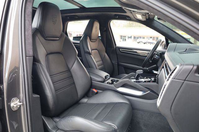 Used 2023 Porsche Cayenne Turbo AWD/4WD image 27