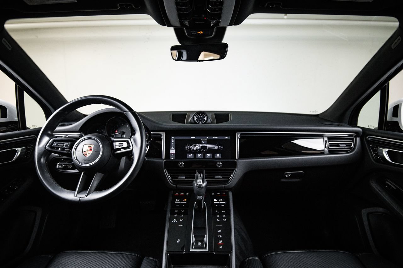 Certified 2023 Porsche Macan AWD/4WD image 25