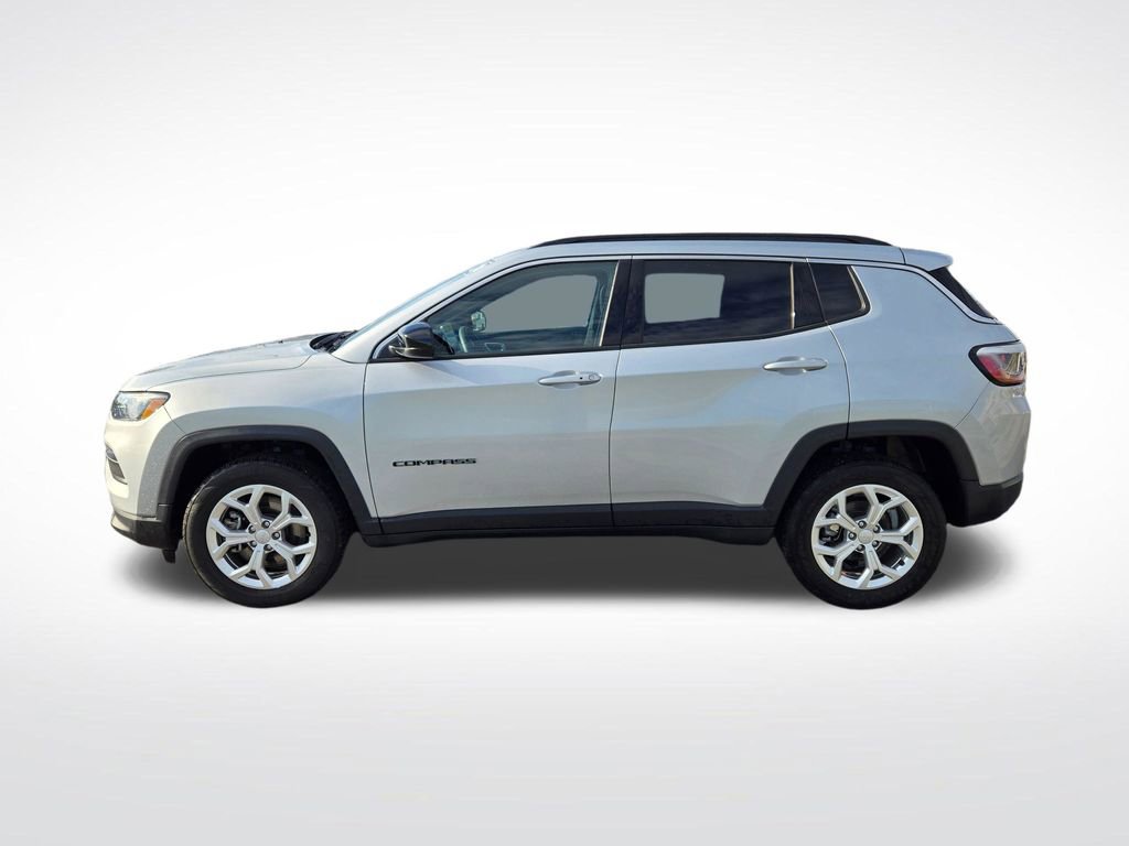 Used 2024 Jeep Compass Latitude AWD/4WD image 6
