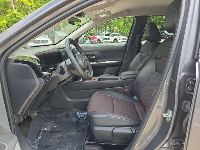Used 2025 Nissan Kicks SR FWD image 23