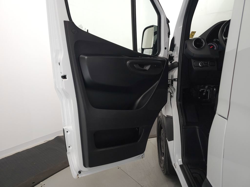Used 2026 Mercedes-Benz Sprinter 2500 image 5