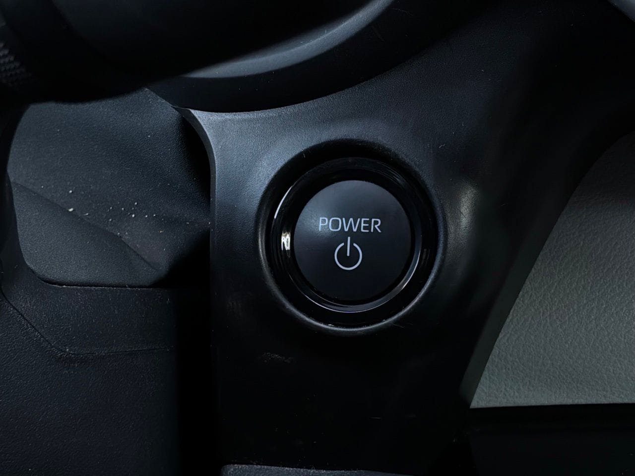 Used 2025 Toyota Sienna XLE FWD image 32