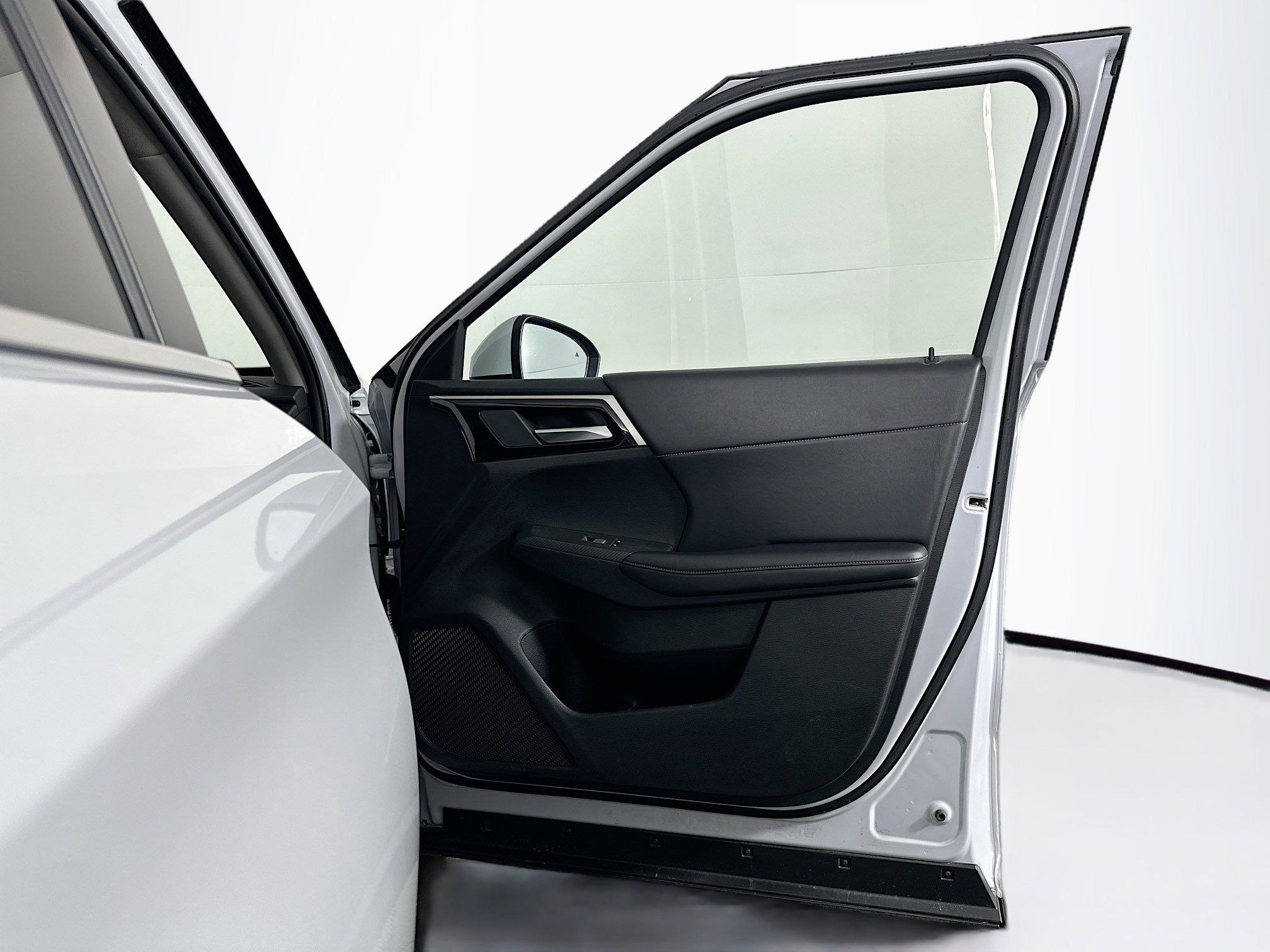 Used 2024 Mitsubishi Outlander SE image 32