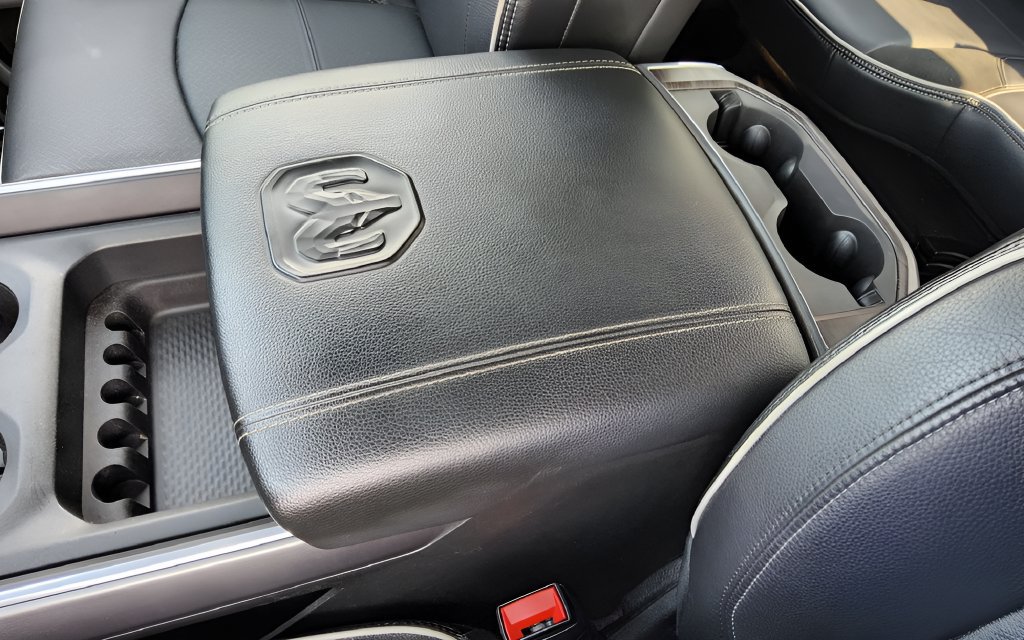 Used 2025 RAM 3500 Laramie AWD/4WD image 15