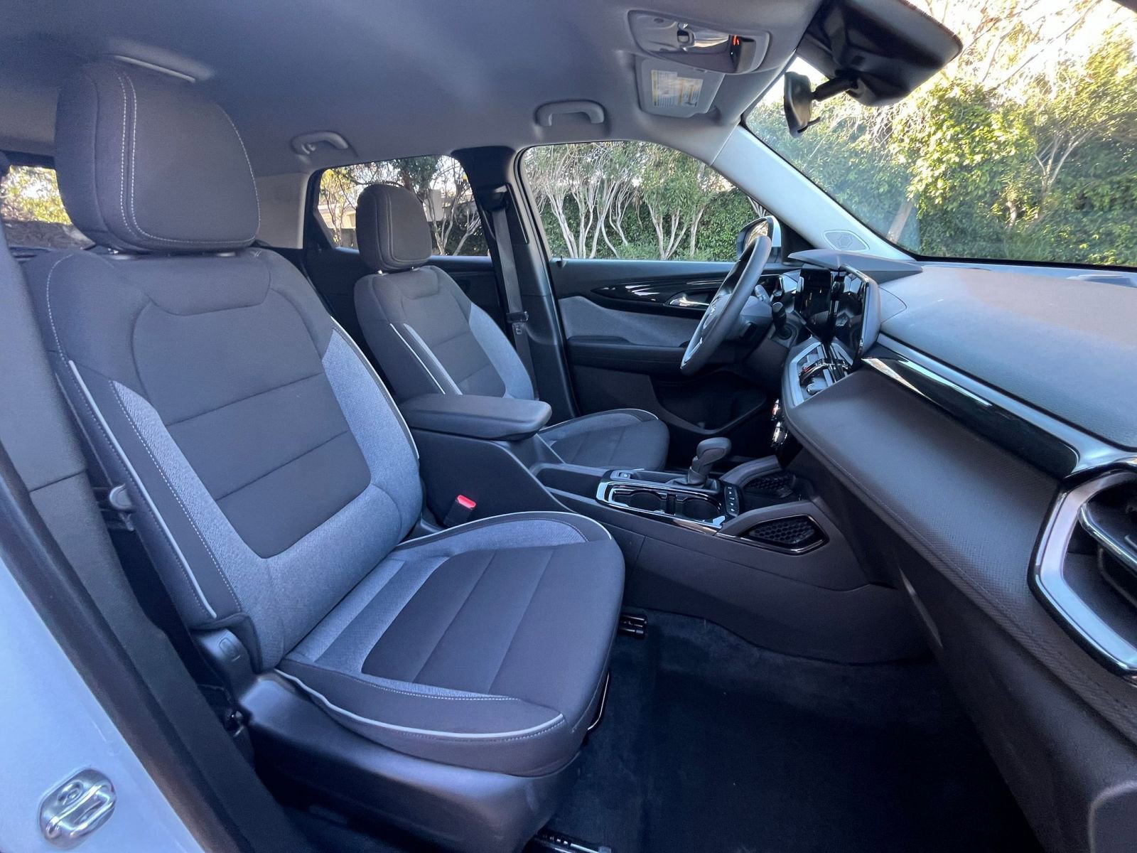 Used 2025 Chevrolet TrailBlazer LT image 34