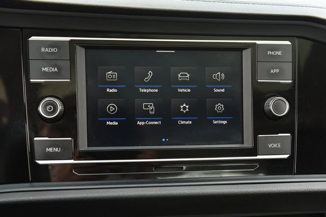 Used 2022 Volkswagen Jetta SE image 14