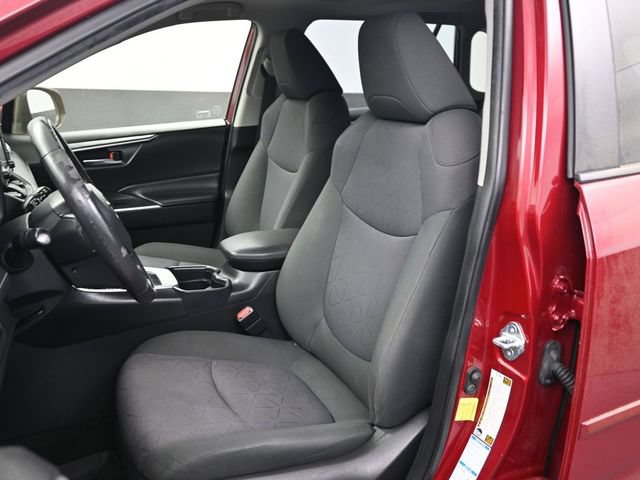 Used 2021 Toyota RAV4 XLE w/ Convenience Package AWD/4WD image 5