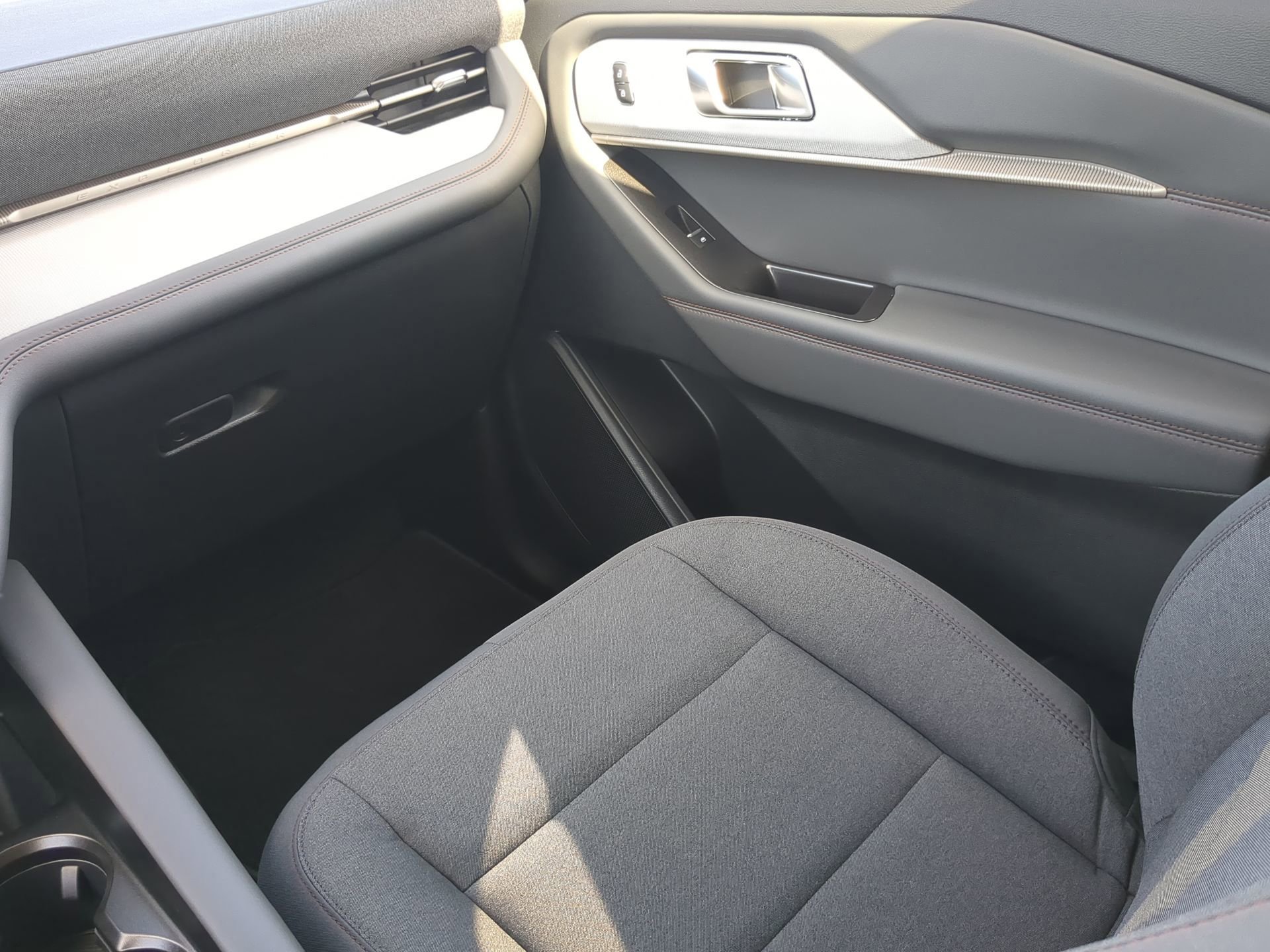 New 2026 Ford Explorer Active RWD image 55