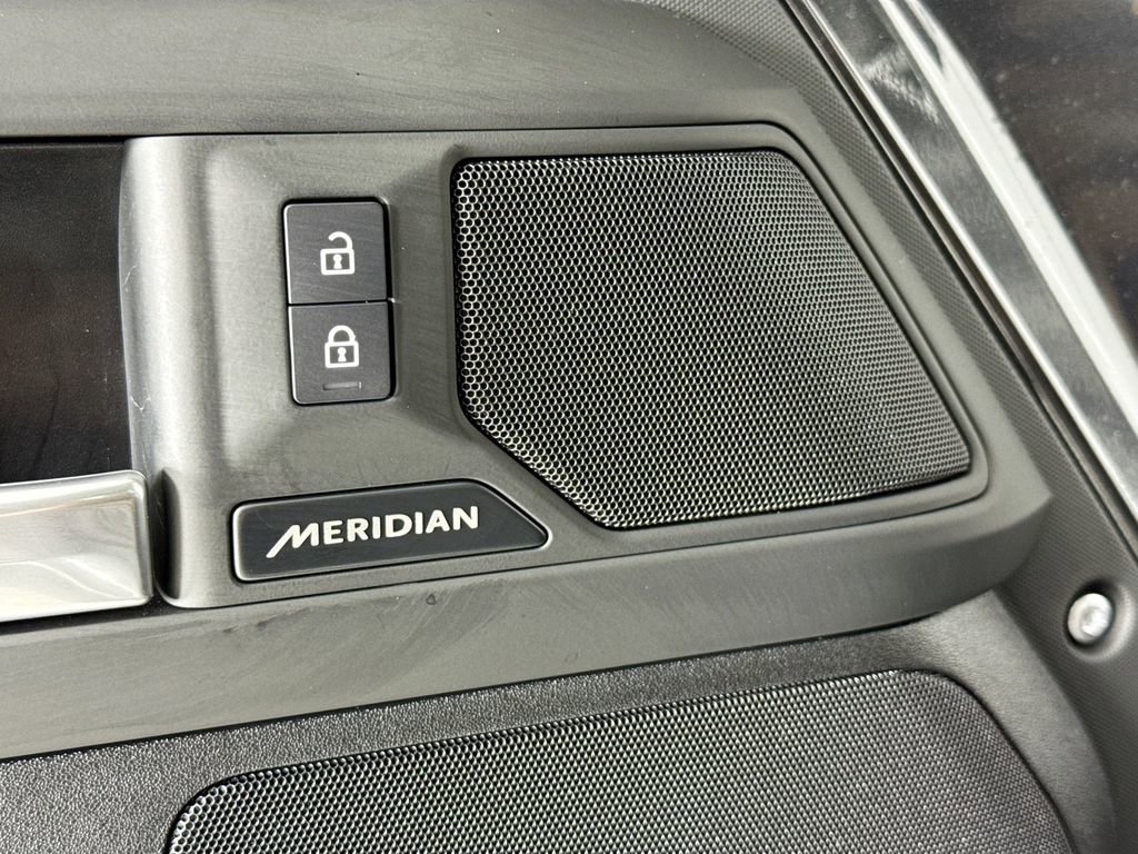 Used 2025 Land Rover Defender 110 S image 23