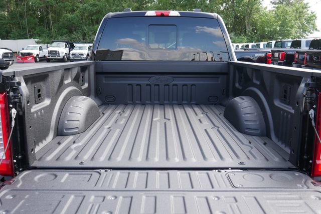 New 2026 Ford F350 XLT w/ XLT Premium Package AWD/4WD image 11