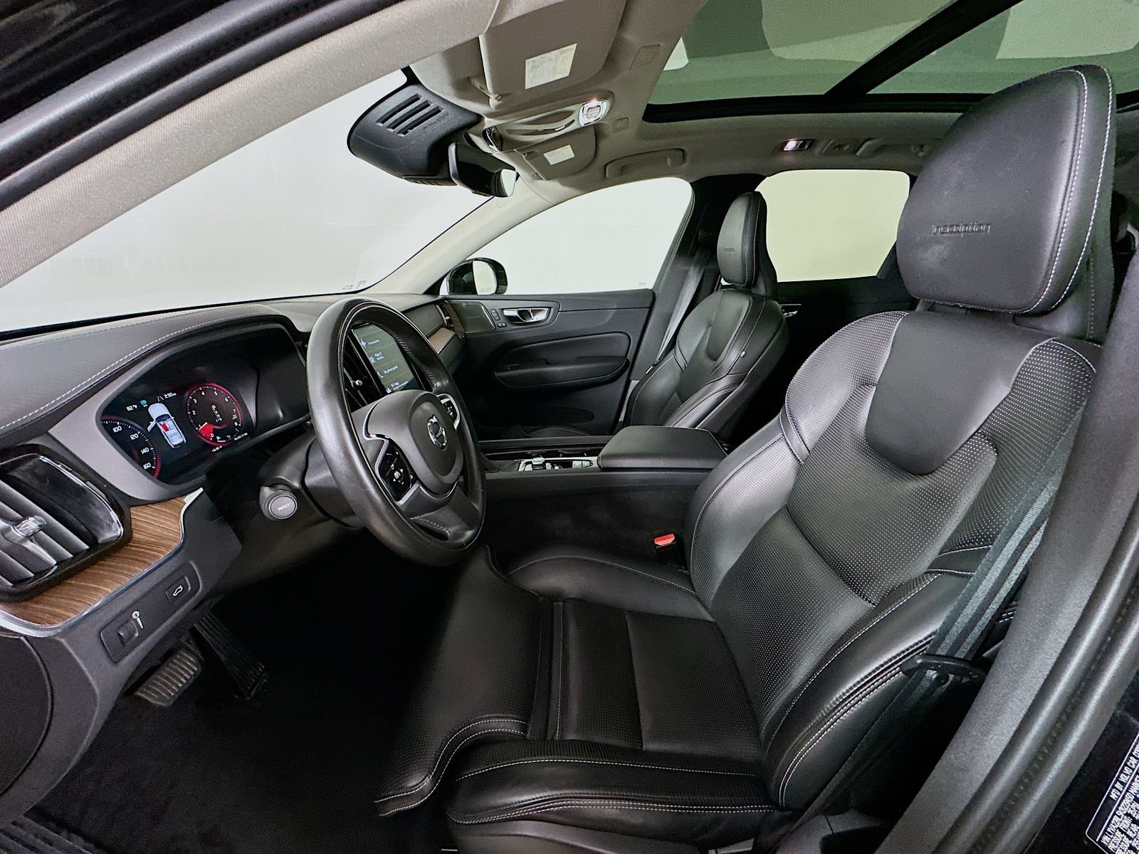 Used 2019 Volvo XC60 T6 Inscription w/ Protection Package Premier AWD/4WD image 32