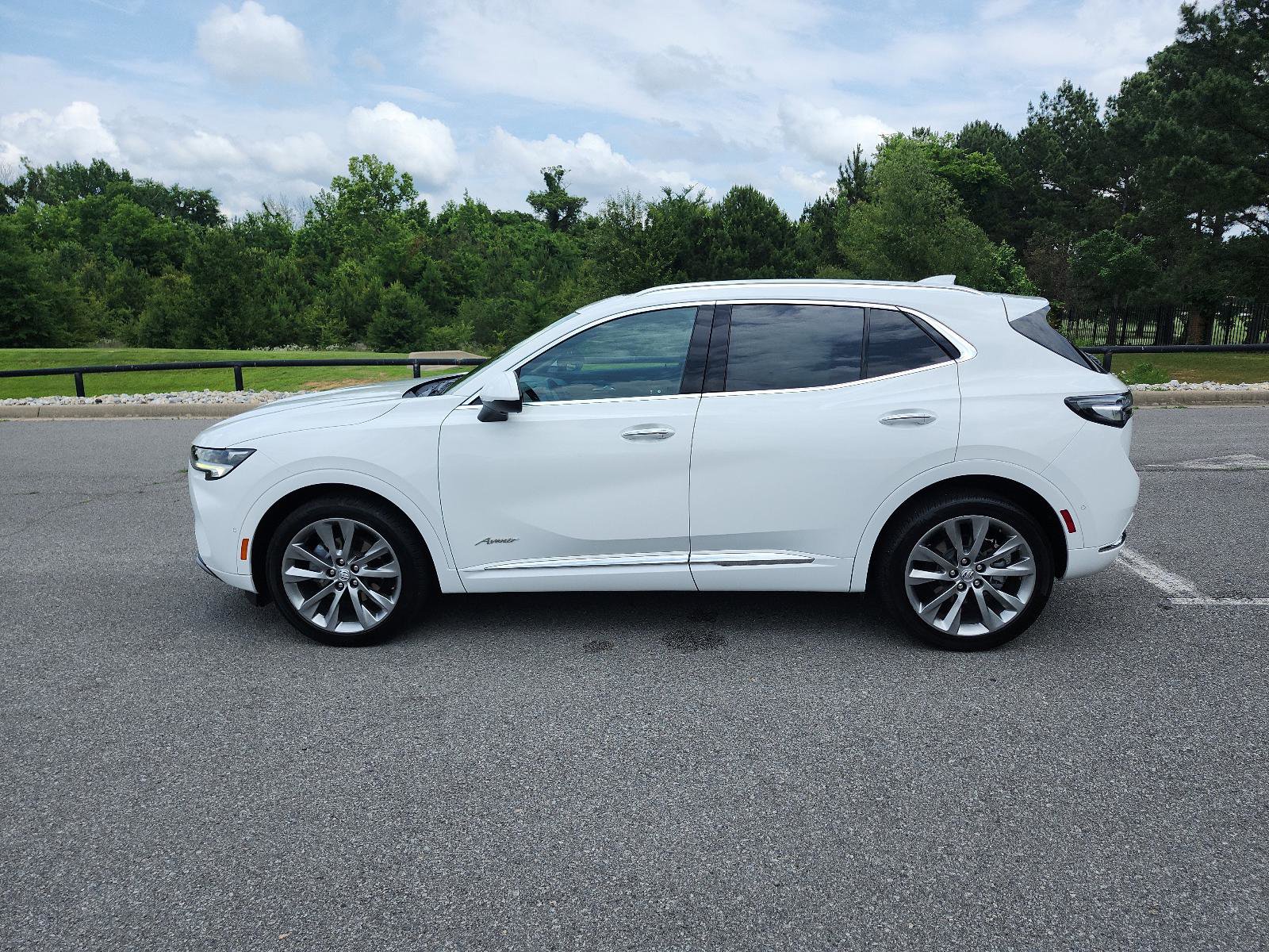 Certified 2022 Buick Envision Avenir w/ Technology Package II AWD/4WD image 2