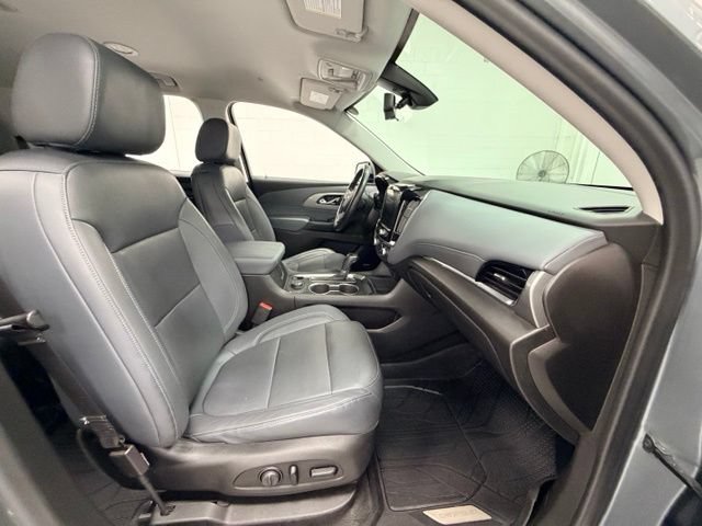 Certified 2020 Chevrolet Traverse LT w/ LT Premium Package AWD/4WD image 31
