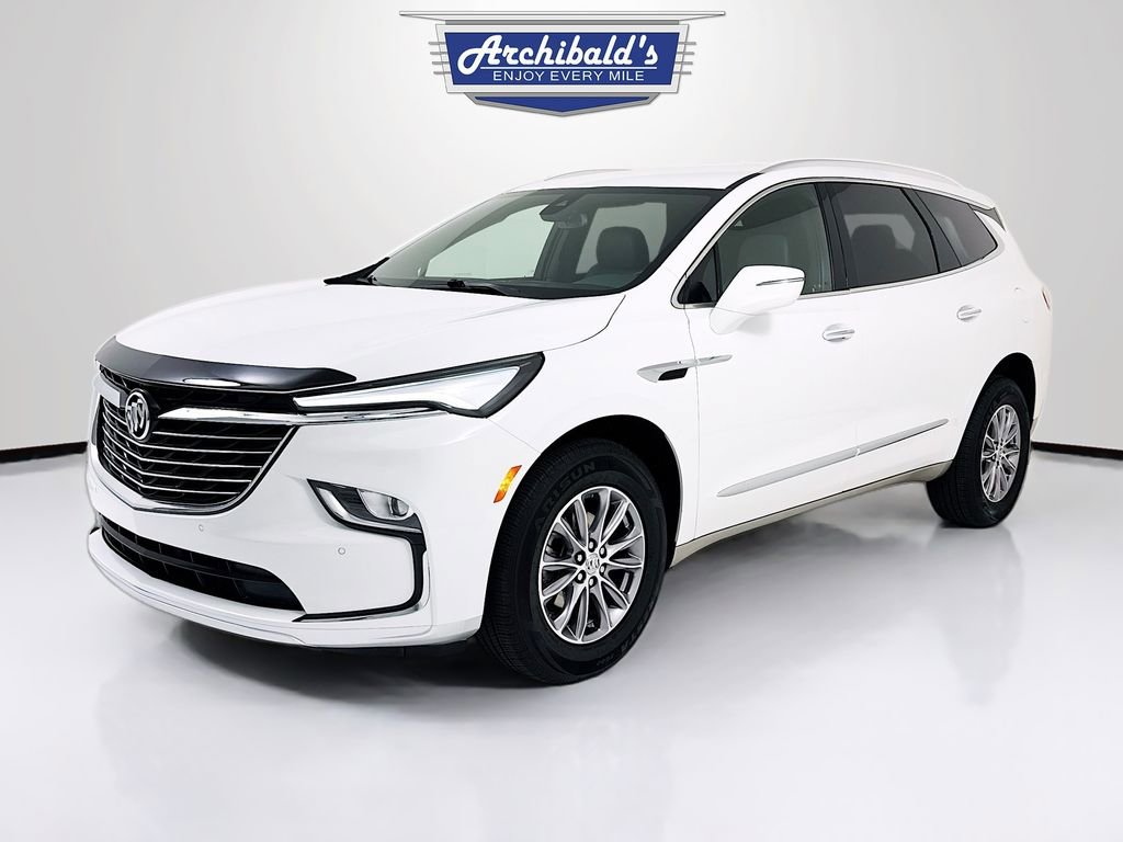Used 2023 Buick Enclave Essence image 3
