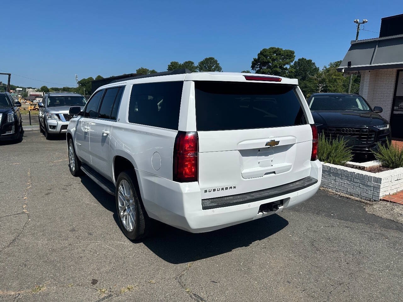 Used 2015 Chevrolet Suburban LT RWD image 6