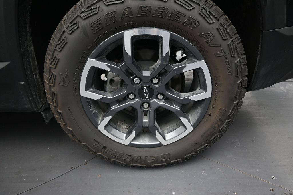 Used 2025 Chevrolet Equinox ACTIV w/ Safety and Technology Package FWD image 10