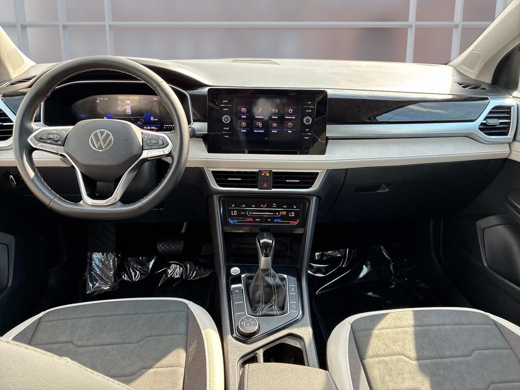 Used 2025 Volkswagen Taos SE AWD/4WD image 17