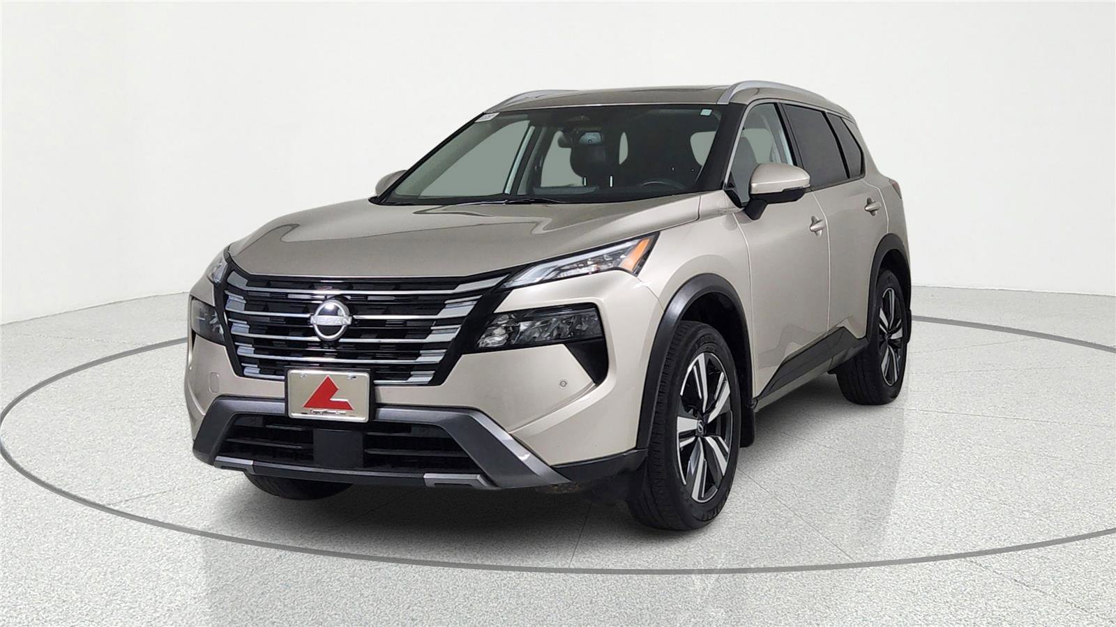 Used 2024 Nissan Rogue SL w/ SL Premium Package image 2