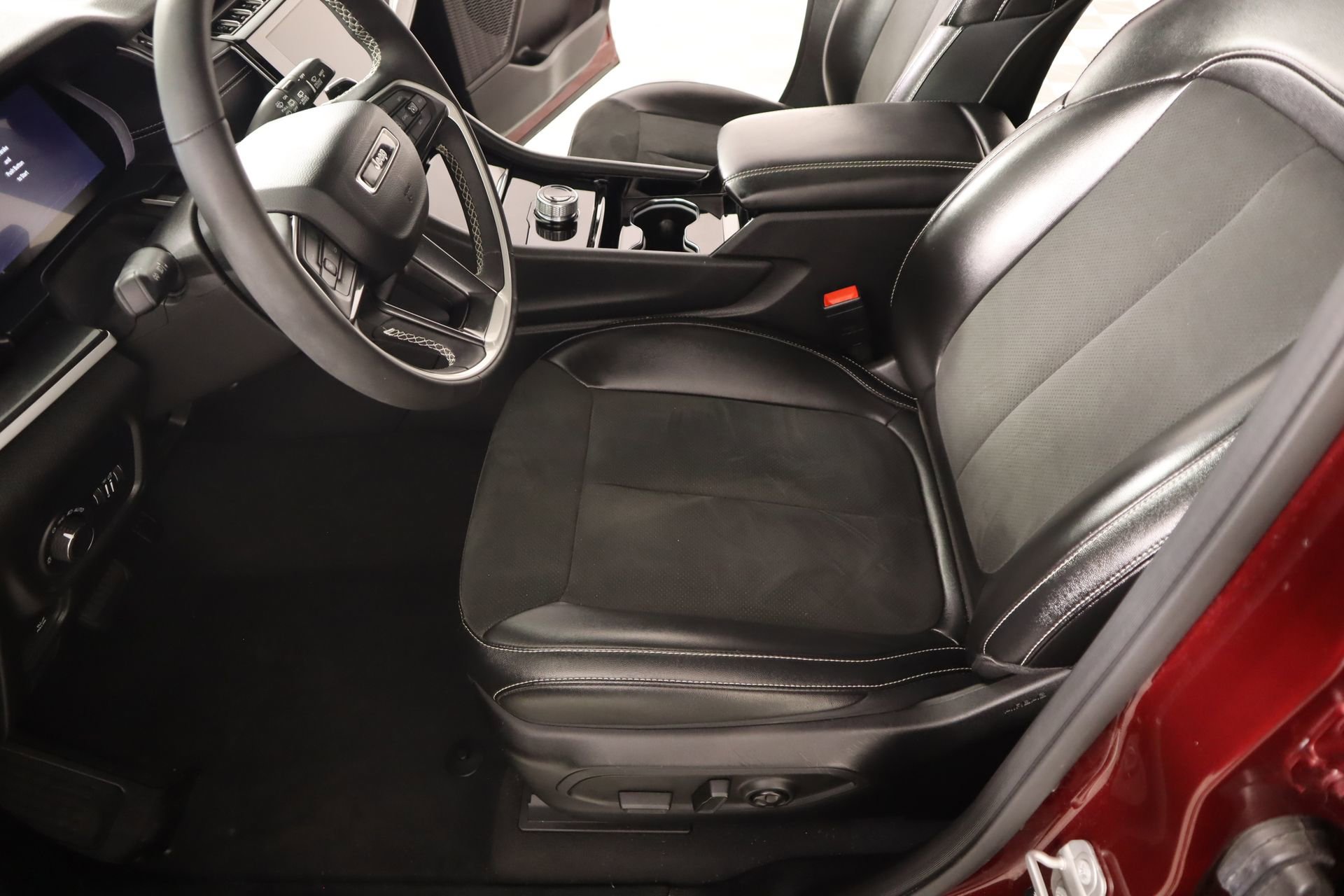 Used 2023 Jeep Grand Cherokee L Laredo image 11