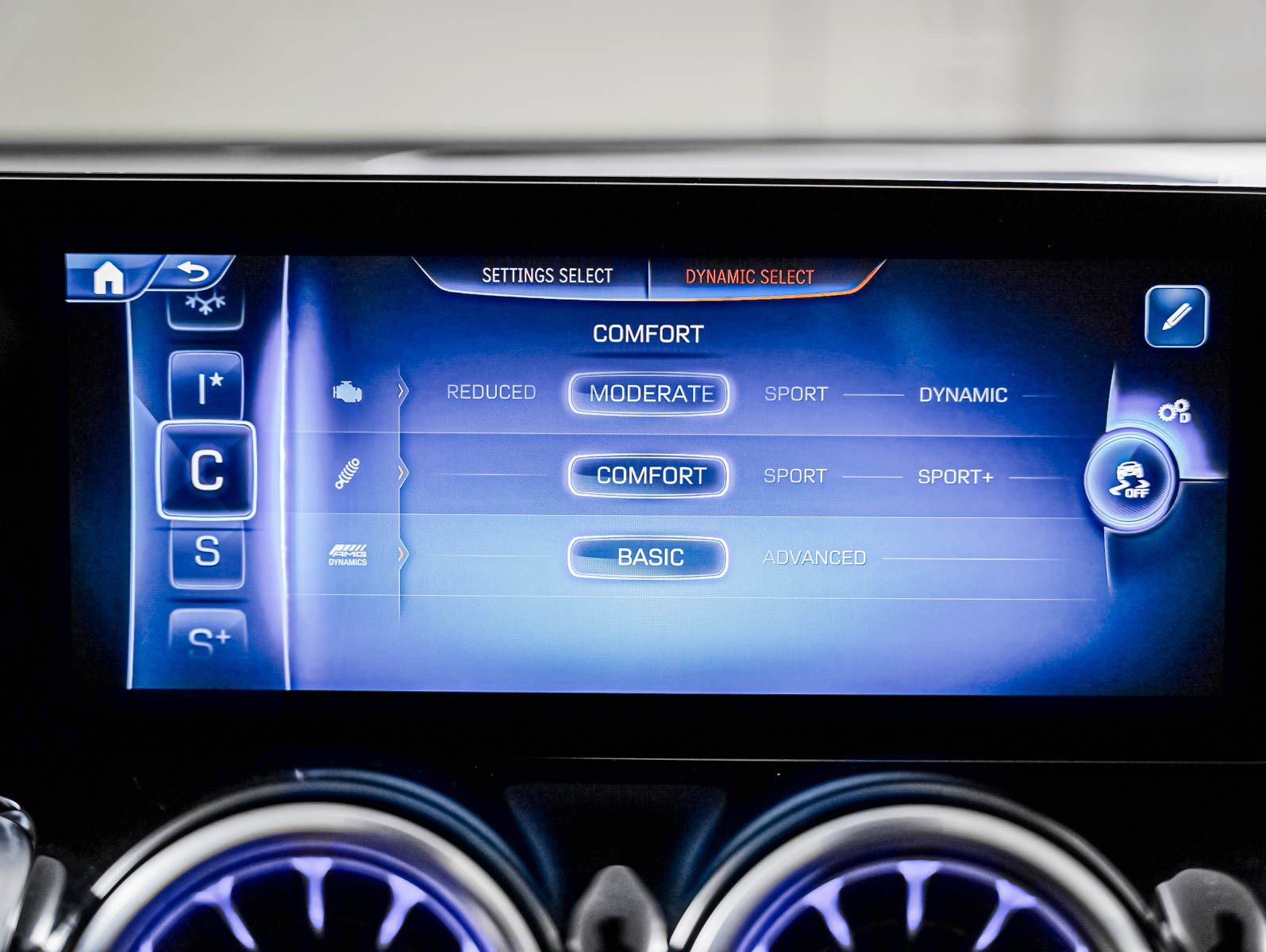 New 2026 Mercedes-Benz GLB 35 AMG 4MATIC image 18