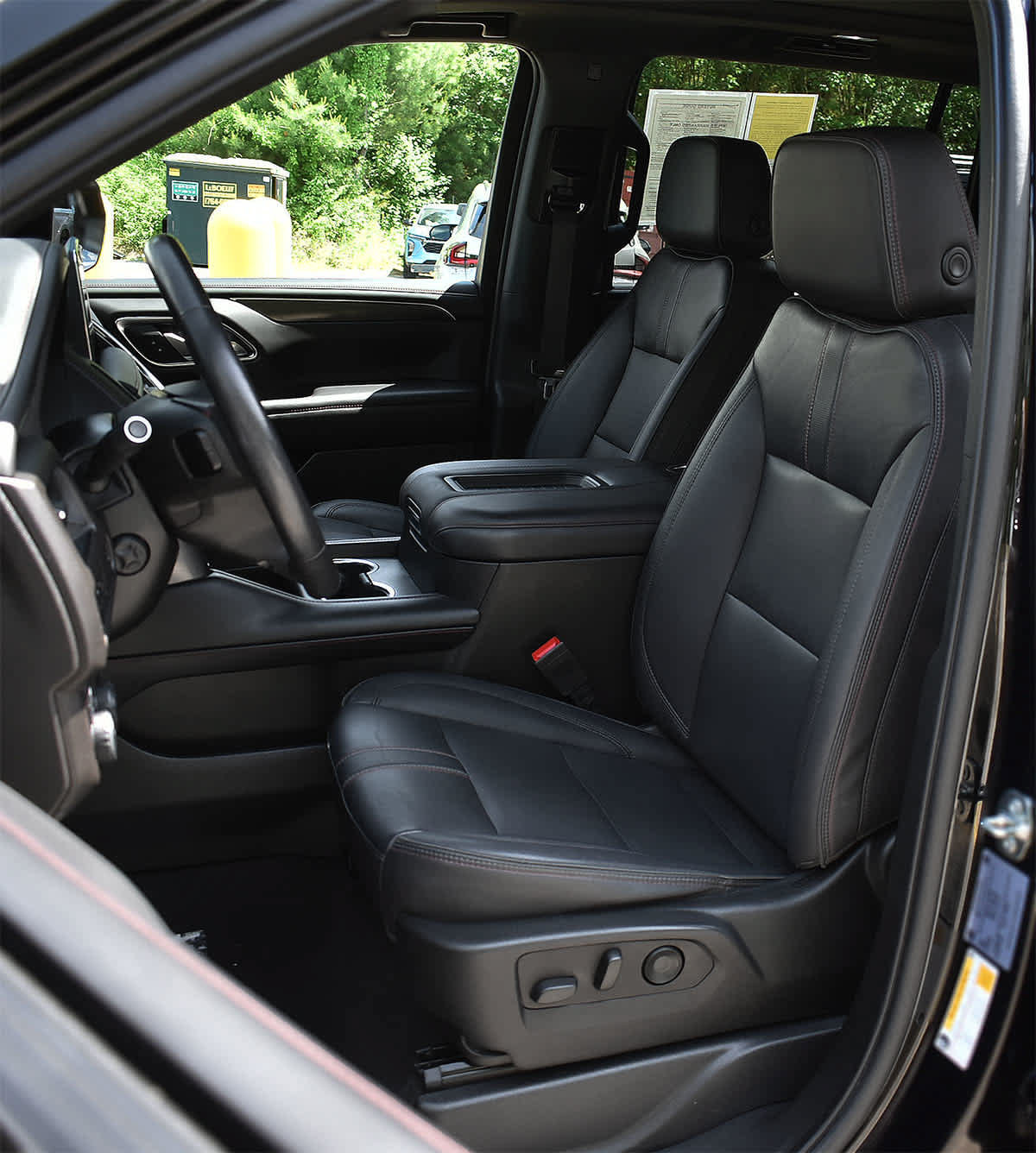 Used 2022 Chevrolet Suburban RST w/ Sport Performance Package AWD/4WD image 9