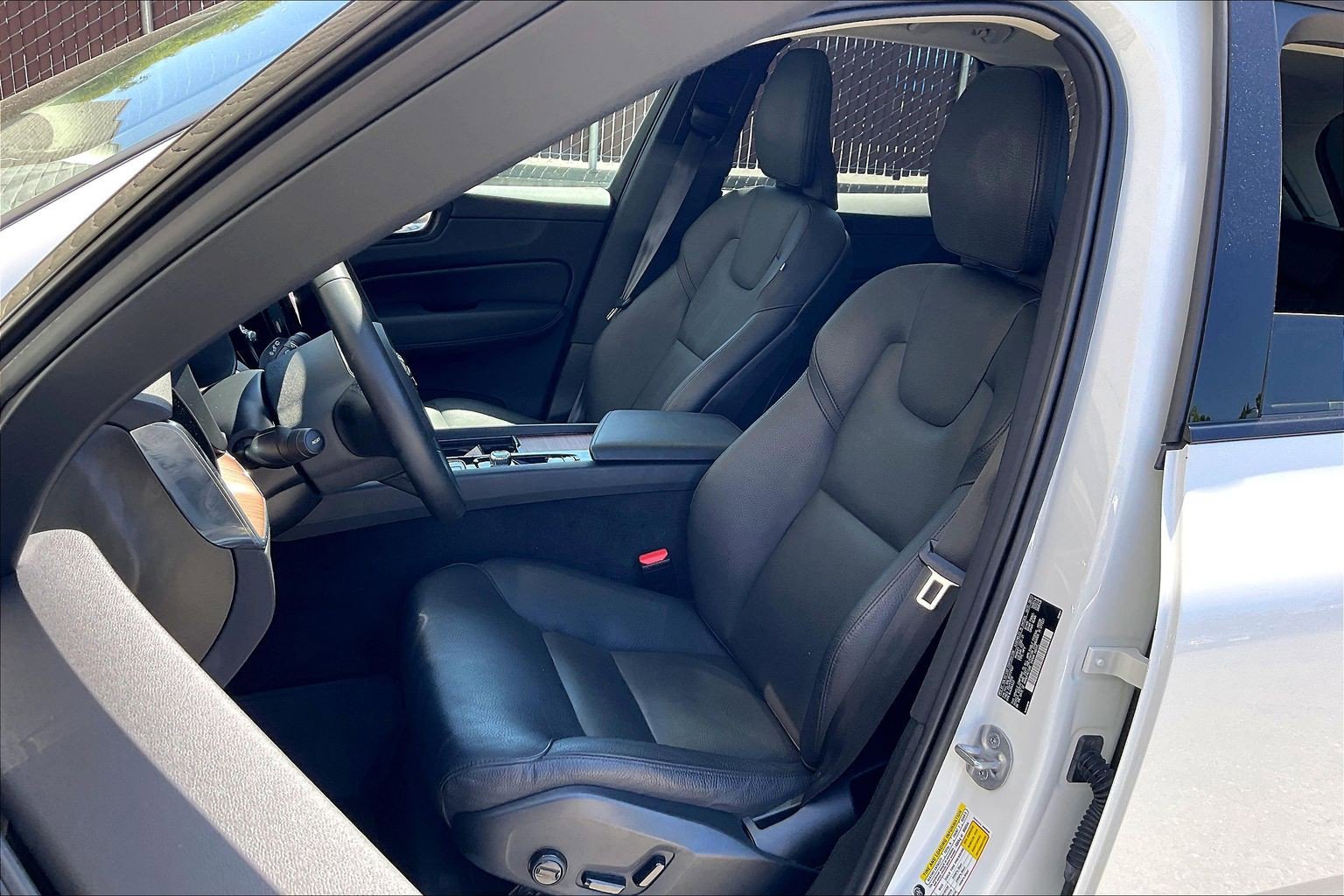 Used 2024 Volvo XC60 B5 Plus w/ Protection Package Premier AWD/4WD image 24