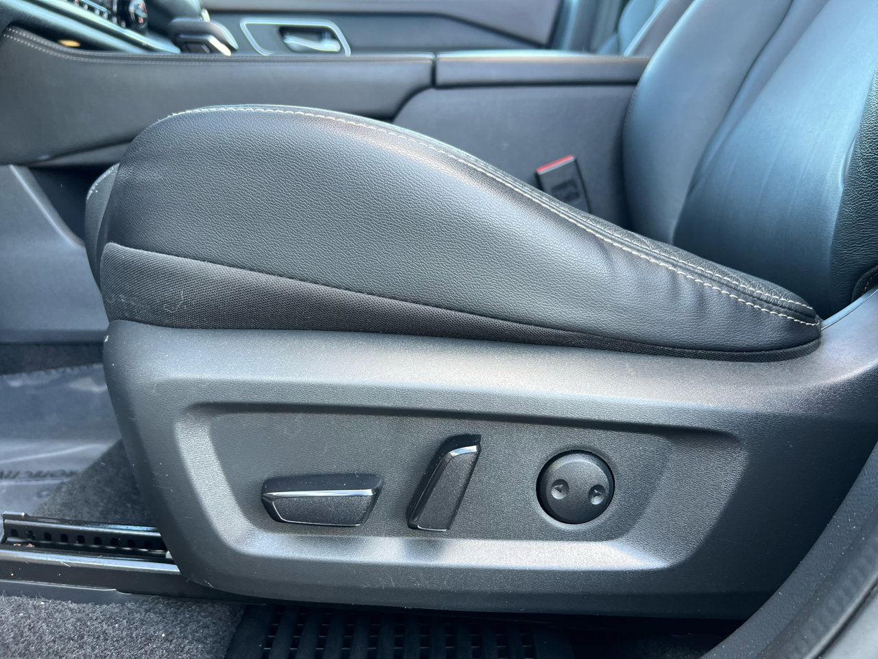 Used 2021 Nissan Rogue SL w/ Premium Package image 42