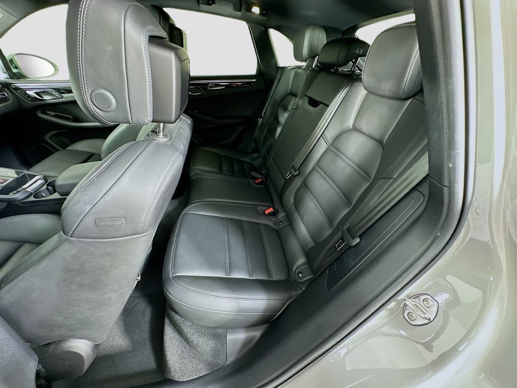 Certified 2022 Porsche Macan S AWD/4WD image 24
