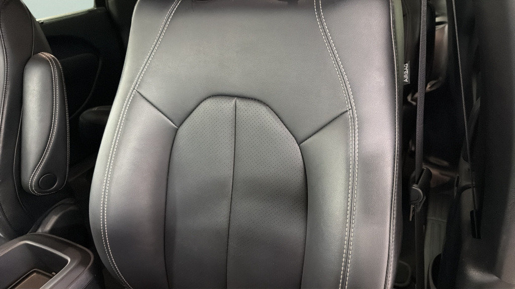 Used 2025 Chrysler Pacifica Select FWD image 19