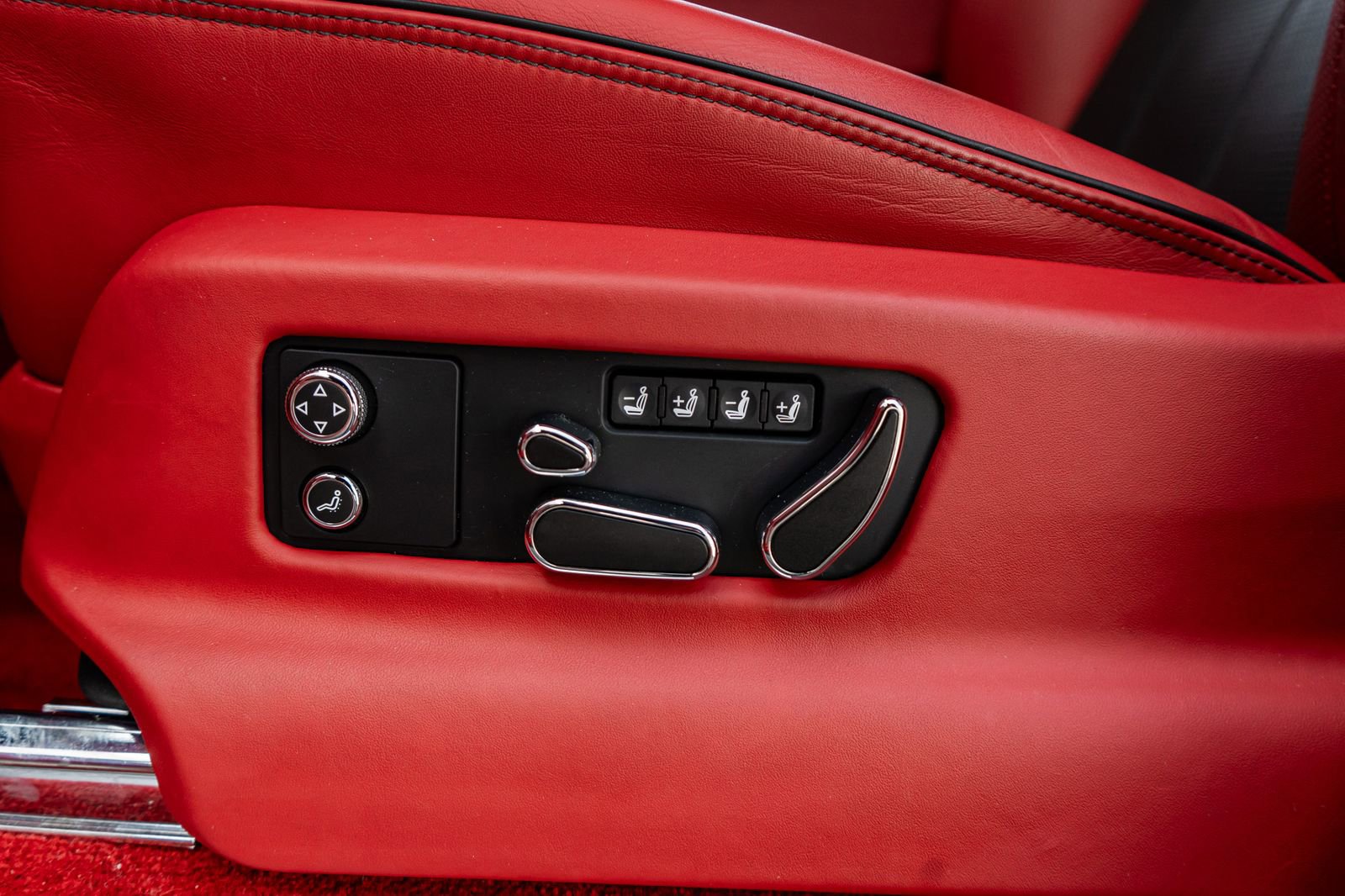 Used 2023 Bentley Bentayga Extended Wheelbase AWD/4WD image 27