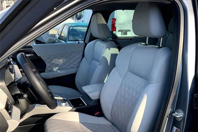 Used 2023 Mitsubishi Outlander SEL image 6