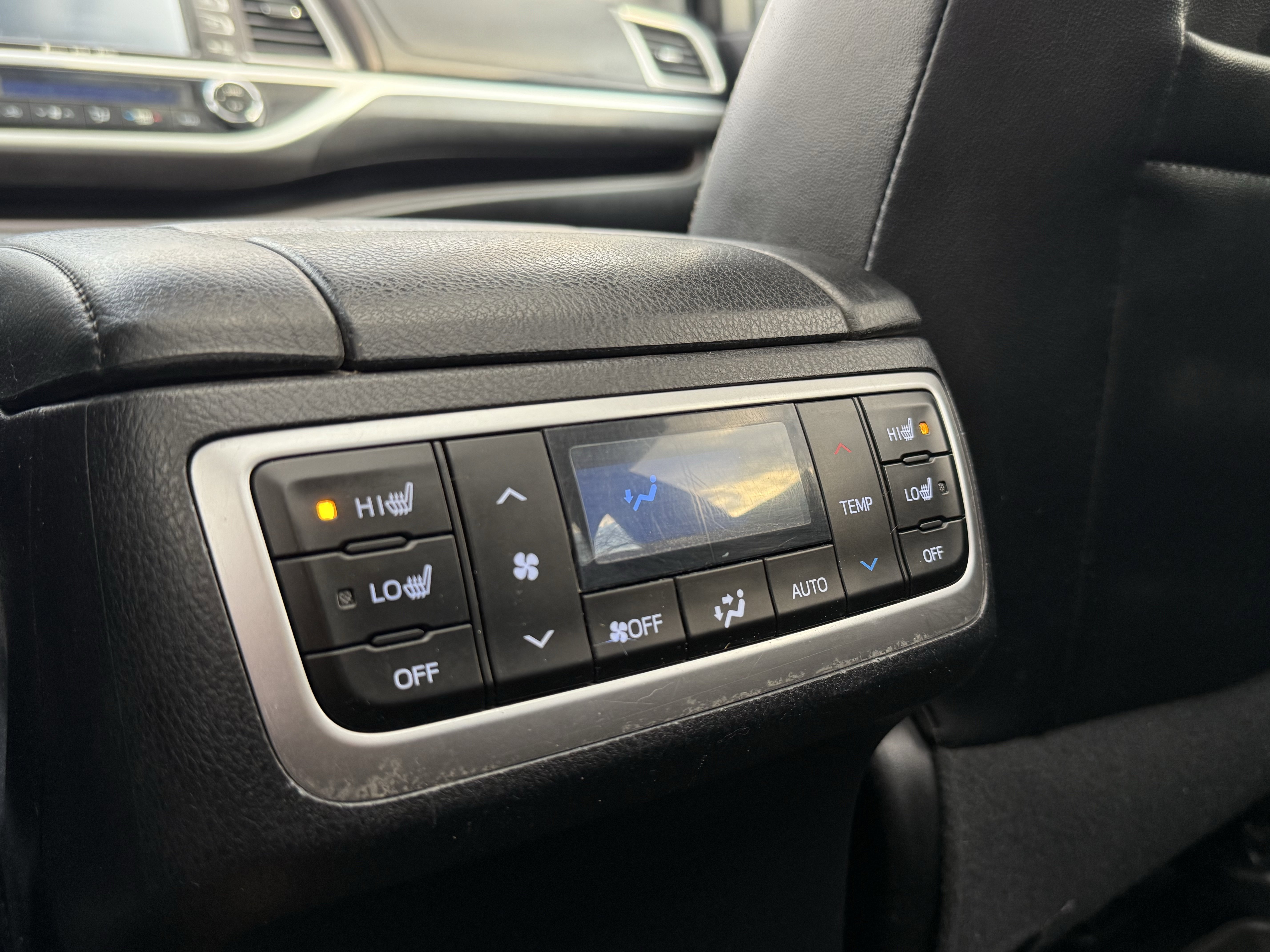 Used 2017 Toyota Highlander Limited image 32