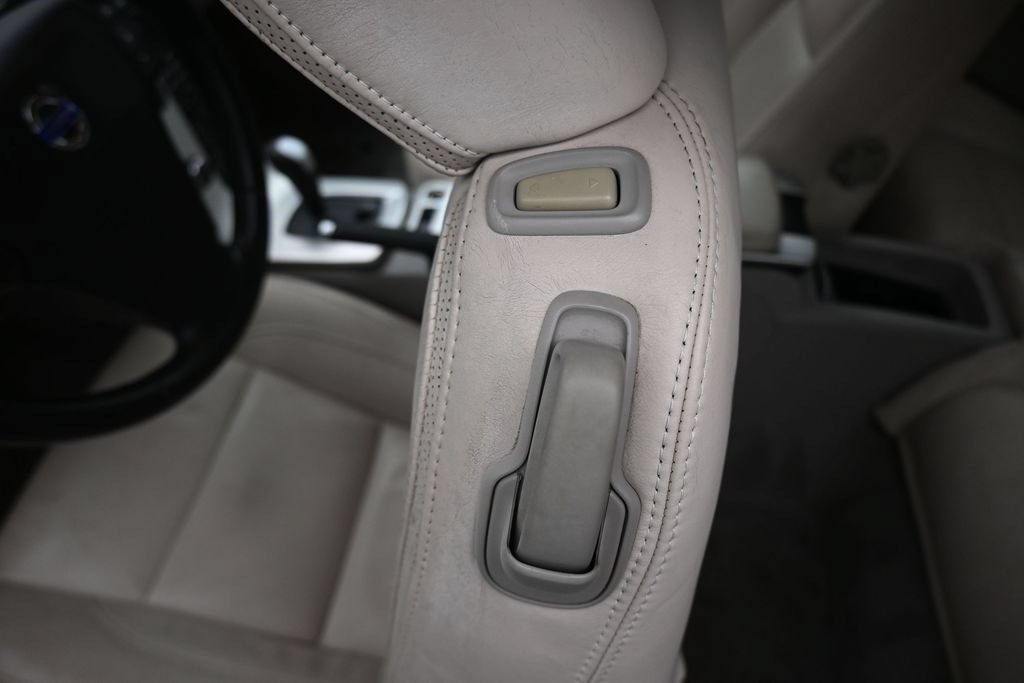Used 2011 Volvo C70 T5 FWD image 23