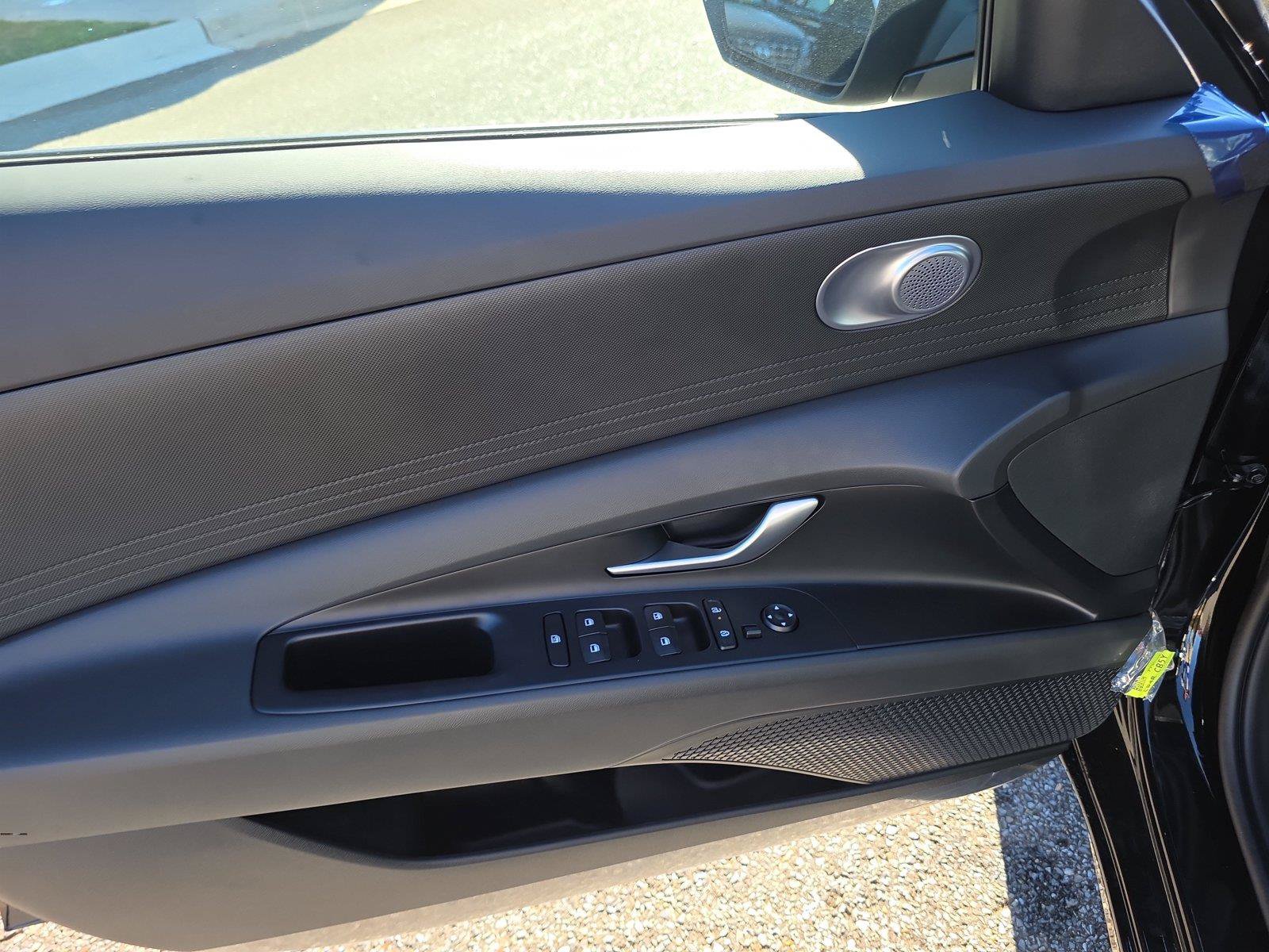 New 2026 Hyundai Elantra SE FWD image 11