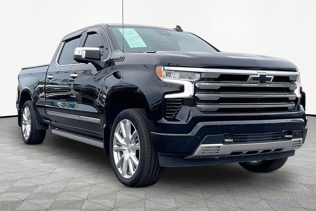 Used 2023 Chevrolet Silverado 1500 High Country w/ High Country Premium Package AWD/4WD image 3