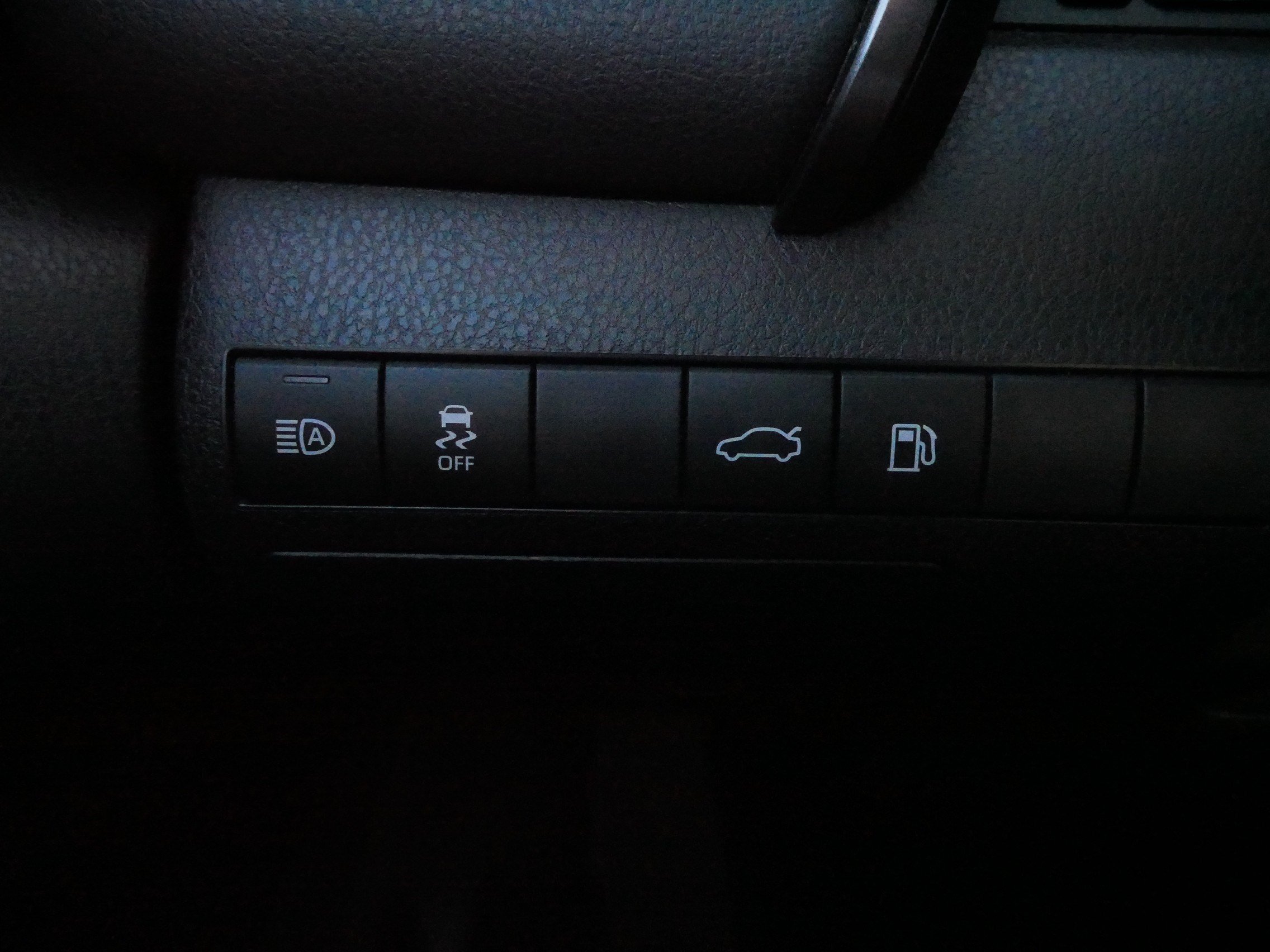 Used 2018 Toyota Camry XSE FWD image 27
