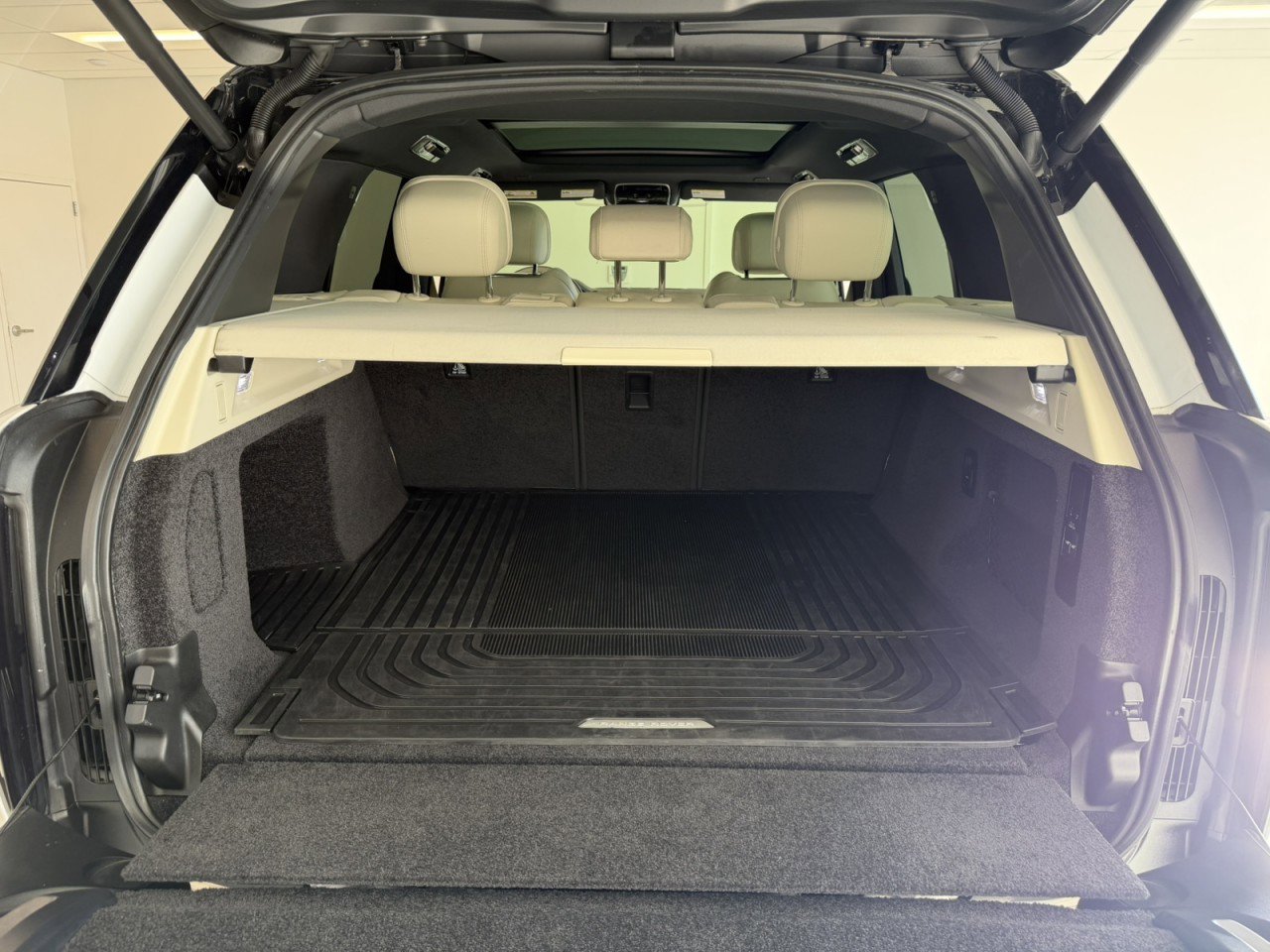 Used 2023 Land Rover Range Rover SE AWD/4WD image 32