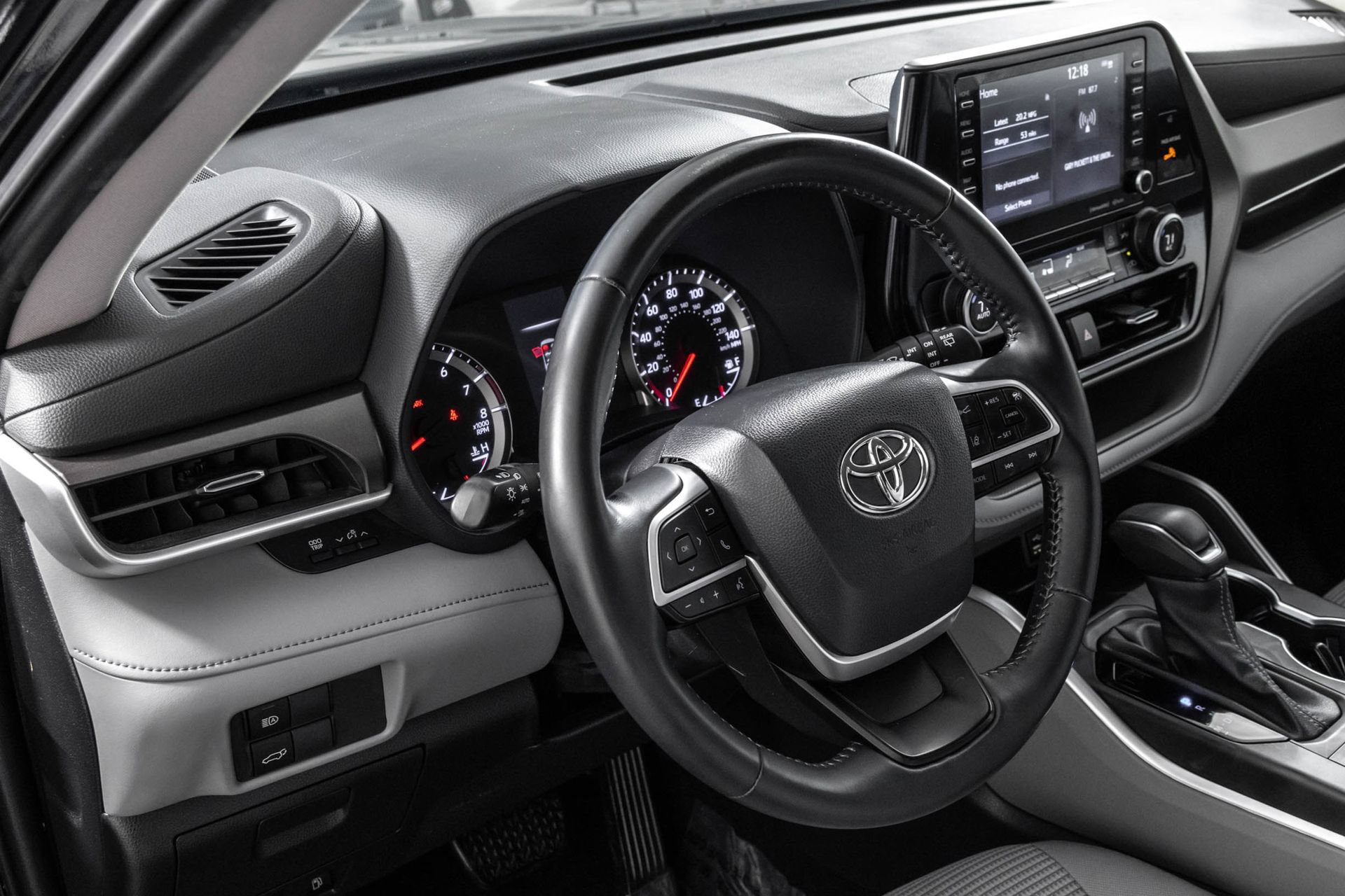 Used 2022 Toyota Highlander LE AWD/4WD image 35