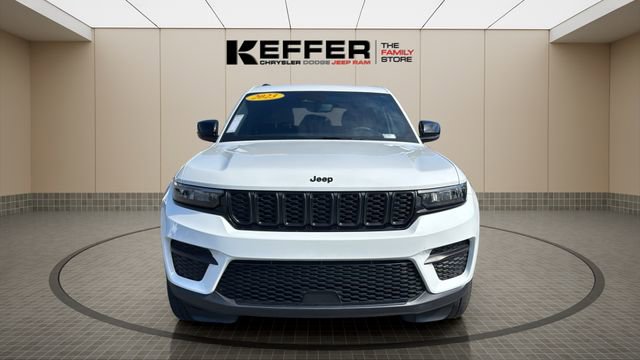 Certified 2023 Jeep Grand Cherokee Altitude image 8