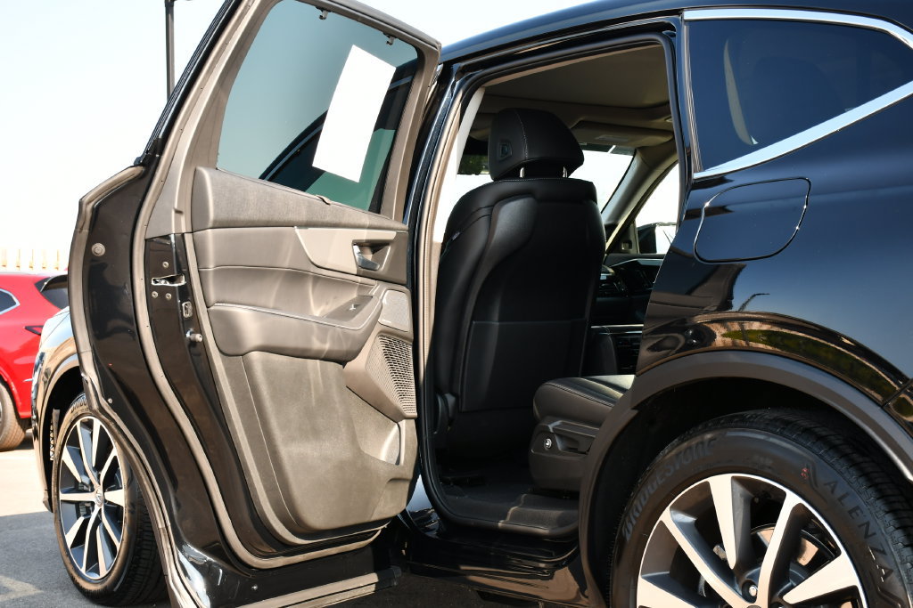 Certified 2026 Acura MDX w/ Technology Package FWD image 25