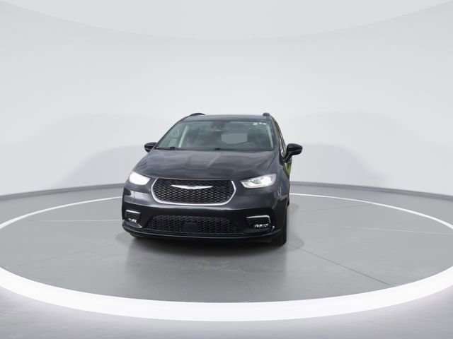 Used 2022 Chrysler Pacifica Touring-L image 3