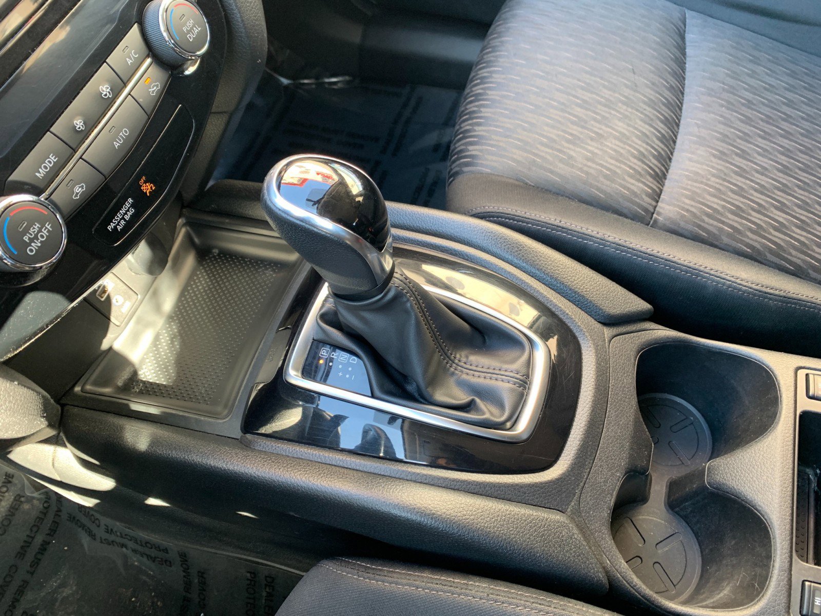 Used 2017 Nissan Rogue SV image 18