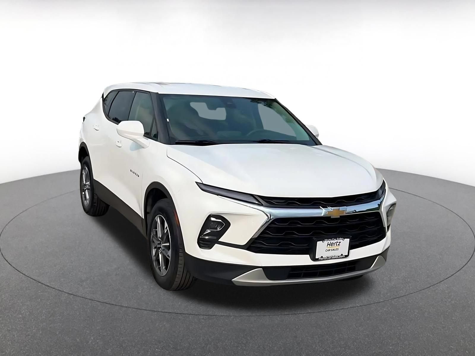 Used 2025 Chevrolet Blazer LT FWD image 3